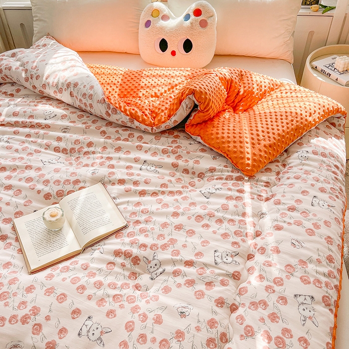 91家纺网 家纺一手货源 找家纺 博弈家纺 2024新款豆豆绒双面大豆被 花园萌兔