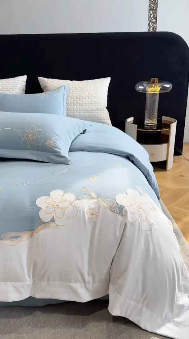 91家纺网 家纺一手货源 找家纺 棠颂家纺 2025新款亲肤精纺棉刺绣四件套（礼盒款） 艾琳--蓝