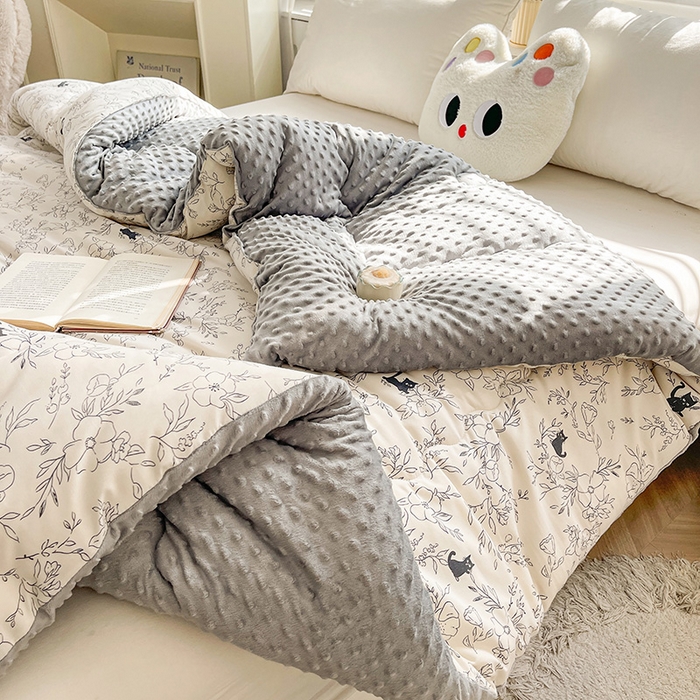 91家纺网 家纺一手货源 找家纺 博弈家纺 2024新款豆豆绒双面大豆被 喵呜精灵