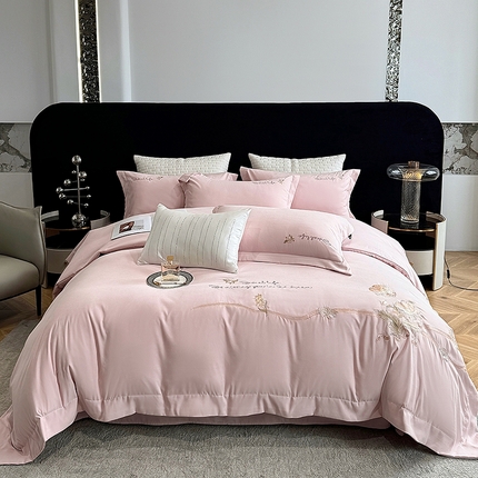 91家纺网 家纺一手货源 找家纺 棠颂家纺 2025新款亲肤锦梳棉磨毛刺绣四件套(礼盒款) 陌上桑--蜜桃粉