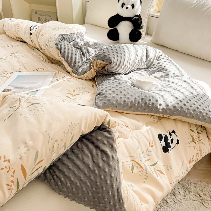 91家纺网 家纺一手货源 找家纺 博弈家纺 2024新款豆豆绒双面大豆被 熊猫盼盼