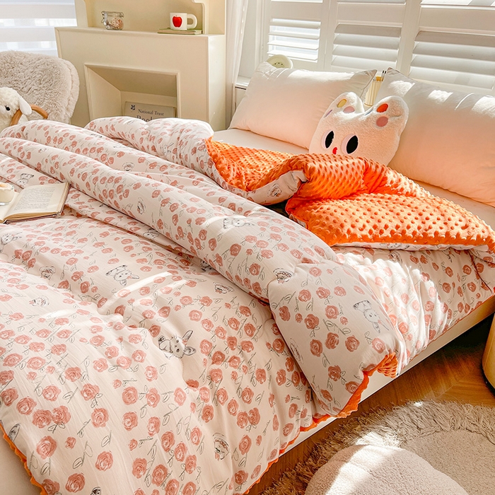 91家纺网 家纺一手货源 找家纺 博弈家纺 2024新款豆豆绒双面大豆被 花园萌兔