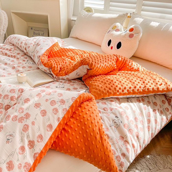 91家纺网 家纺一手货源 找家纺 博弈家纺 2024新款豆豆绒双面大豆被 花园萌兔