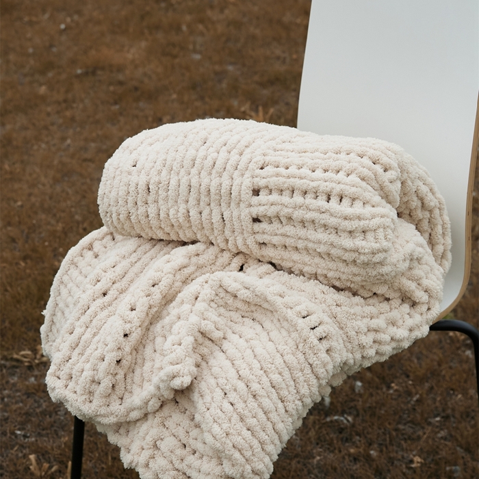 91家纺网 家纺一手货源 找家纺 暖绵绵 2025新款雪尼尔毛毯-比格（大格子） 比格-米色