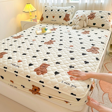 曼之夏 2024新款A类牛奶绒抗菌夹棉保暖床笠 爱心小熊