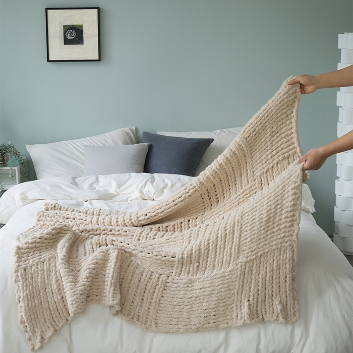 91家纺网 家纺一手货源 找家纺 暖绵绵 2025新款雪尼尔毛毯-比格（大格子） 比格-米色