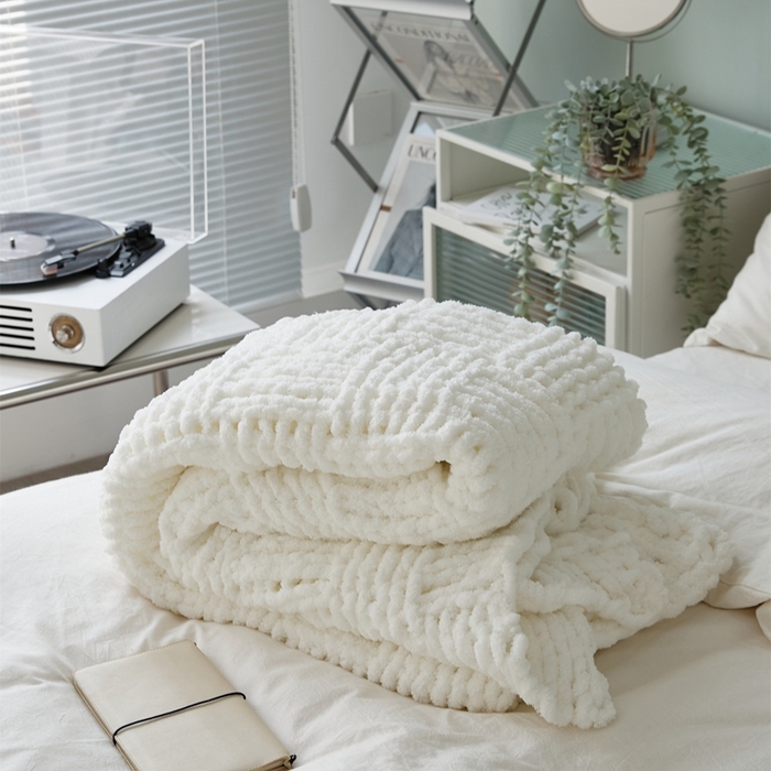 91家纺网 家纺一手货源 找家纺 暖绵绵 2025新款雪尼尔毛毯-思摩尔（小格子） 思摩尔-白色