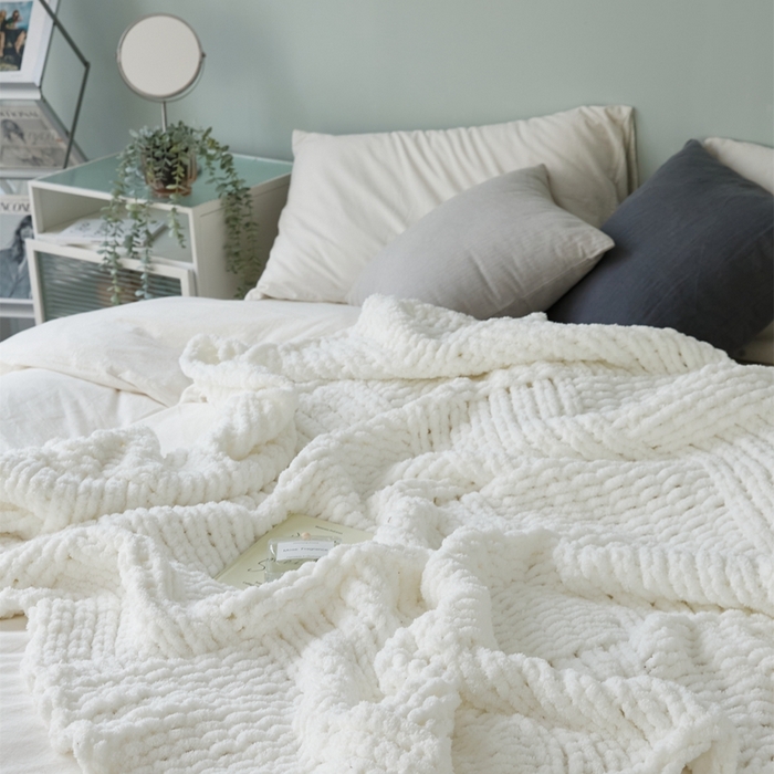 91家纺网 家纺一手货源 找家纺 暖绵绵 2025新款雪尼尔毛毯-比格（大格子） 比格-白色