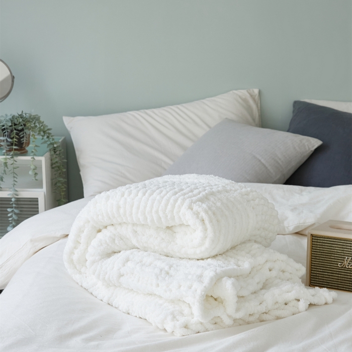 91家纺网 家纺一手货源 找家纺 暖绵绵 2025新款雪尼尔毛毯-比格（大格子） 比格-白色