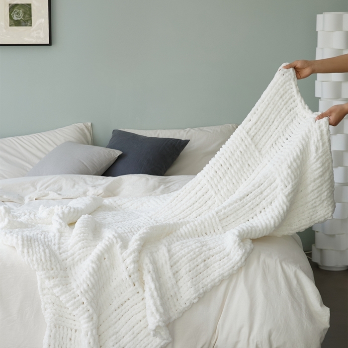 91家纺网 家纺一手货源 找家纺 暖绵绵 2025新款雪尼尔毛毯-比格（大格子） 比格-白色