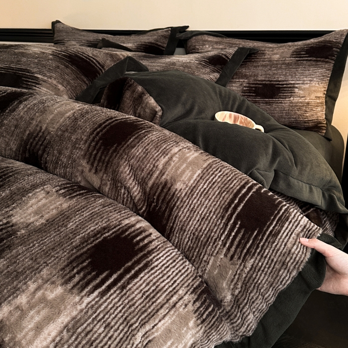 91家纺网 家纺一手货源 找家纺 丝印良品 2024秋冬新款丹麦绒宽边牛奶绒四件套 宽边兔绒-轮回