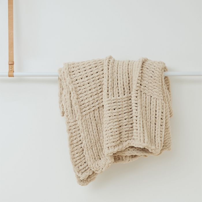 91家纺网 家纺一手货源 找家纺 暖绵绵 2025新款雪尼尔毛毯-比格（大格子） 比格-米色