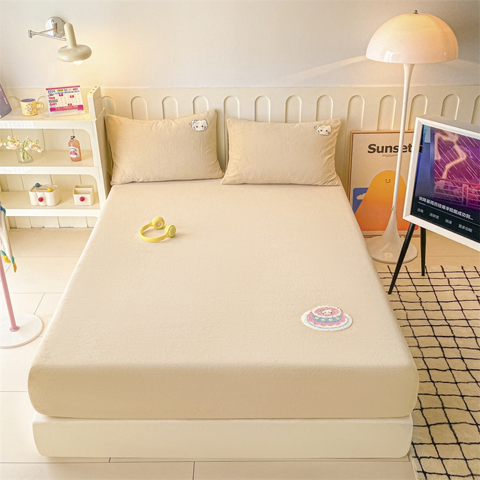 91家纺网 家纺一手货源 找家纺 布卢姆床垫 2025新款A类牛奶绒毛巾绣床笠 奶油猫-可可糖