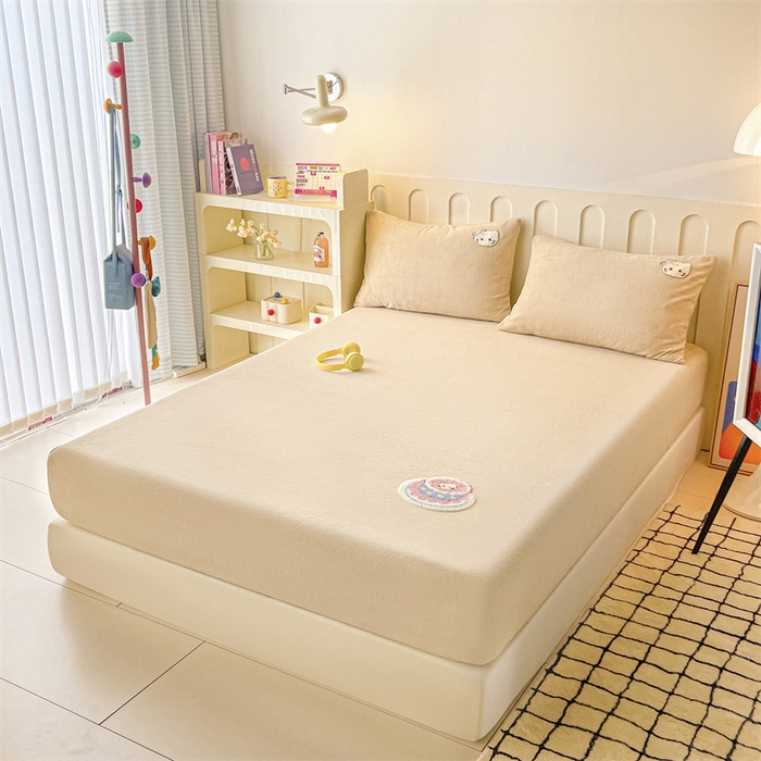 91家纺网 家纺一手货源 找家纺 布卢姆床垫 2025新款A类牛奶绒毛巾绣床笠 奶油猫-可可糖