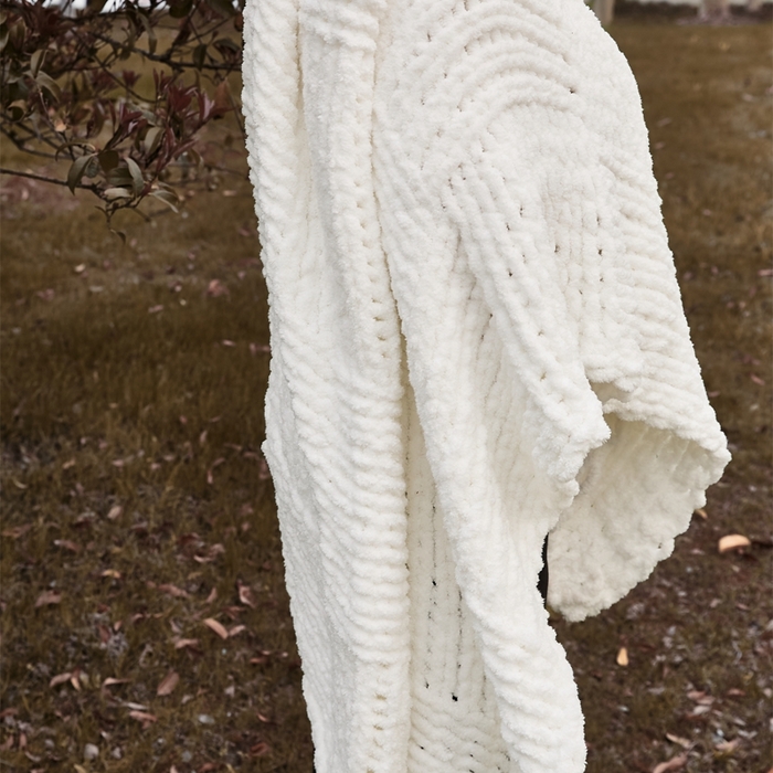 91家纺网 家纺一手货源 找家纺 暖绵绵 2025新款雪尼尔毛毯-比格（大格子） 比格-白色