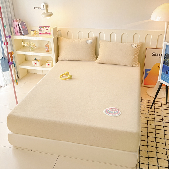 91家纺网 家纺一手货源 找家纺 布卢姆床垫 2025新款A类牛奶绒毛巾绣床笠 奶油猫-可可糖