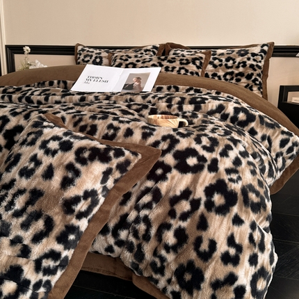 丝印良品 2024秋冬新款丹麦绒宽边牛奶绒四件套 宽边兔绒-豹纹咖