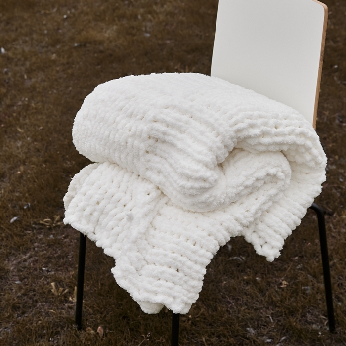 91家纺网 家纺一手货源 找家纺 暖绵绵 2025新款雪尼尔毛毯-比格（大格子） 比格-白色