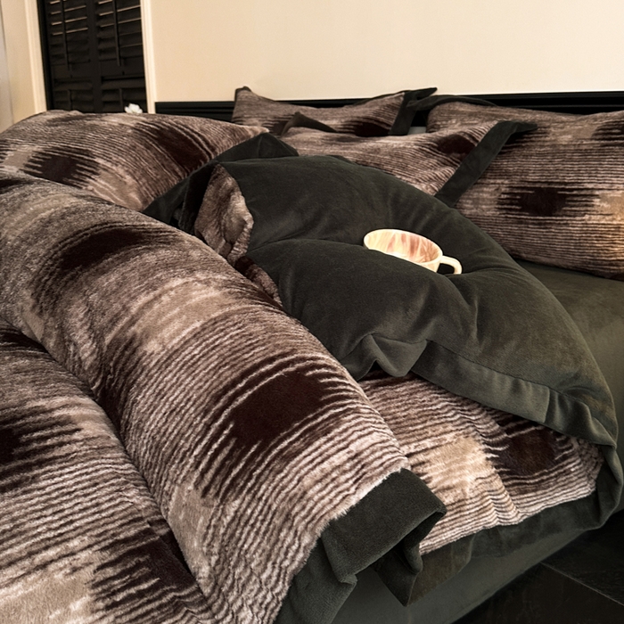 91家纺网 家纺一手货源 找家纺 丝印良品 2024秋冬新款丹麦绒宽边牛奶绒四件套 宽边兔绒-轮回