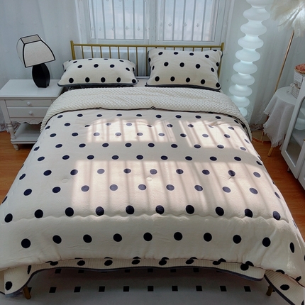 91家纺网 家纺一手货源 找家纺 暖居 2024新款牛奶绒豆豆被床盖四件套奶白大波点