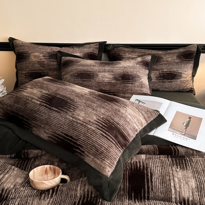 91家纺网 家纺一手货源 找家纺 丝印良品 2024秋冬新款丹麦绒宽边牛奶绒四件套 宽边兔绒-轮回