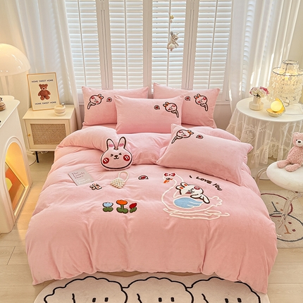 91家纺网 家纺一手货源 找家纺 （总）美梦莱 2024新款高克重牛奶绒全消光牛奶绒套件卡通绣花四件套