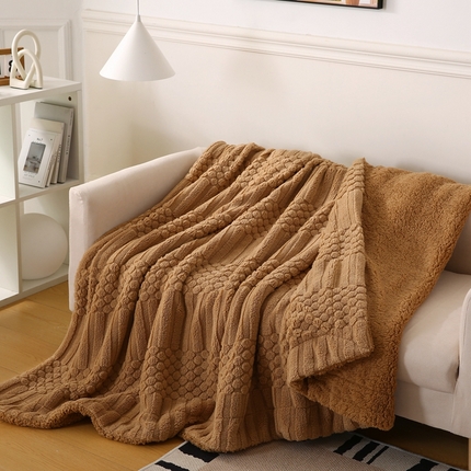 91家纺网 家纺一手货源 找家纺 （总）巴木赫 2024新款舒棉绒点点塔芙绒双层配色羊羔绒沙发盖毯