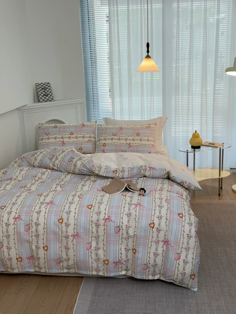 91家纺网 家纺一手货源 找家纺 布可家纺 2025新款水洗棉印花四件套 草莓蝴蝶结