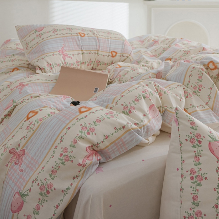 91家纺网 家纺一手货源 找家纺 布可家纺 2025新款水洗棉印花四件套 草莓蝴蝶结