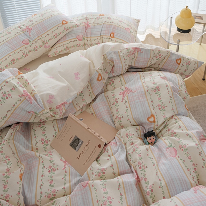 91家纺网 家纺一手货源 找家纺 布可家纺 2025新款水洗棉印花四件套 草莓蝴蝶结