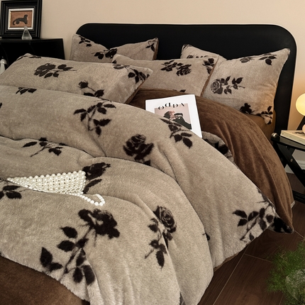 91家纺网 家纺一手货源 找家纺 丝印良品 2024秋冬新款丹麦兔毛绒牛奶绒四件套玫瑰-咖