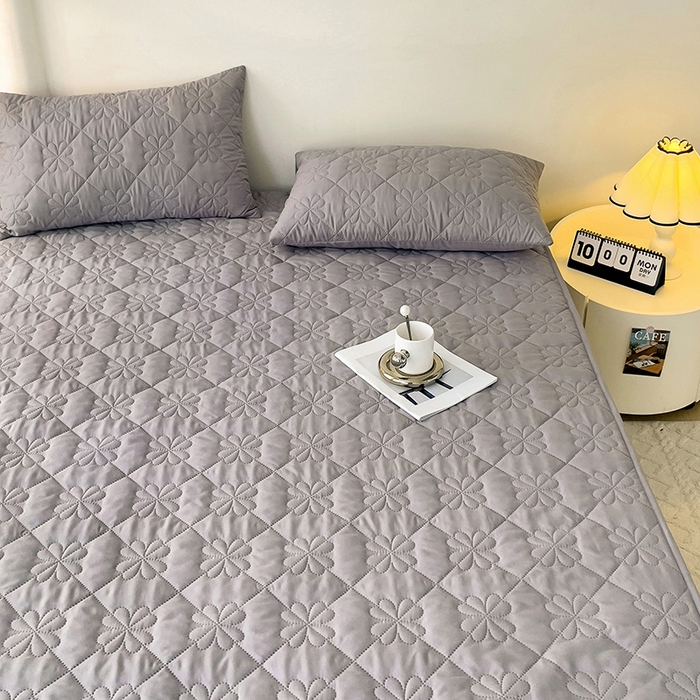 91家纺网 家纺一手货源 找家纺 维娜斯 2024新款防水夹棉床笠 四叶草浅灰