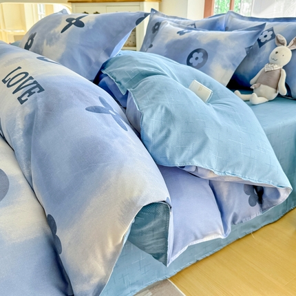 91家纺网 家纺一手货源 找家纺 正莱欣 2025新品加厚生态棉磨毛四件套高克重植物羊绒床单款床笠款四件套大量现货 爱的明牌