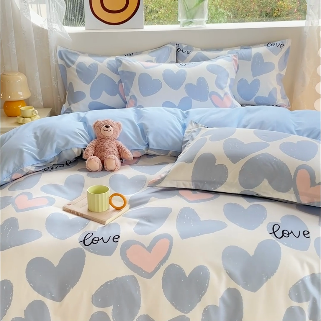 91家纺网 家纺一手货源 找家纺 布可家纺 2025新款水洗棉印花四件套 撞色爱心