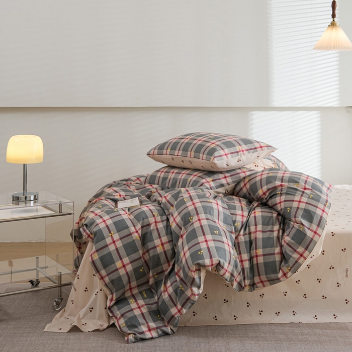 91家纺网 家纺一手货源 找家纺 布可家纺 2025新款水洗棉印花四件套 蓝格樱桃