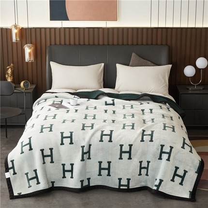 91家纺网 家纺一手货源 找家纺 （总）美梦莱 2022新款法莱绒羊羔绒剪花复合毛毯毯子盖毯（支持一件代发）