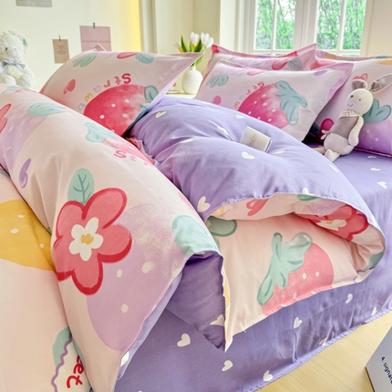 91家纺网 家纺一手货源 找家纺 正莱欣 2025新品加厚生态棉磨毛四件套高克重植物羊绒床单款床笠款四件套大量现货 草莓果果