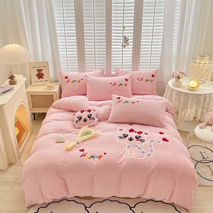 91家纺网 家纺一手货源 找家纺 （总）美梦莱 2024新款高克重牛奶绒全消光牛奶绒套件卡通绣花四件套