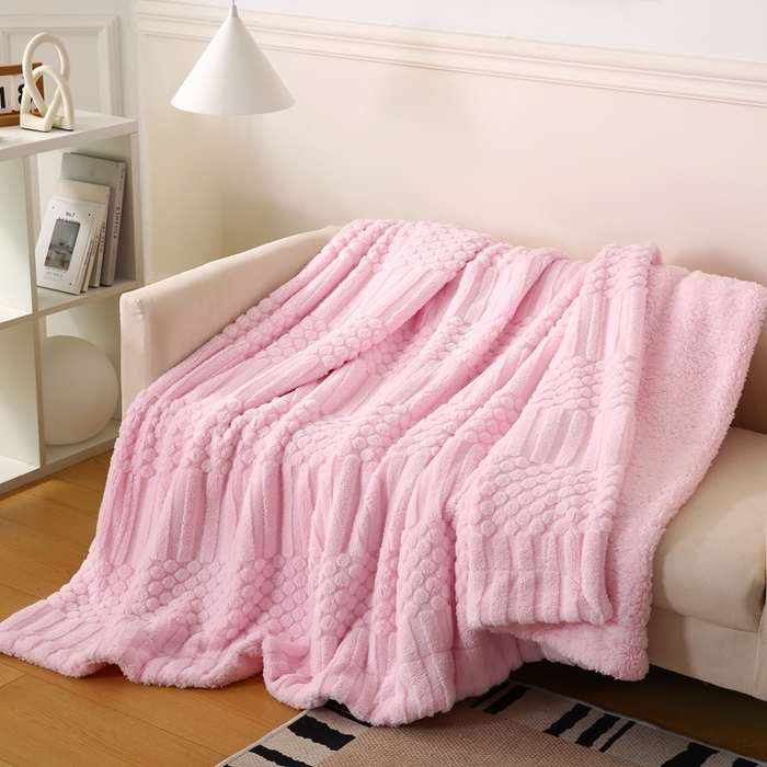 91家纺网 家纺一手货源 找家纺 巴木赫 2024新款舒棉绒点点塔芙绒双层配色羊羔绒沙发盖毯 浅粉配色