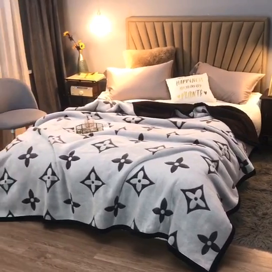 91家纺网 家纺一手货源 找家纺 （总）美梦莱 2022新款法莱绒羊羔绒剪花复合毛毯毯子盖毯（支持一件代发）