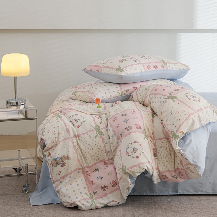 91家纺网 家纺一手货源 找家纺 布可家纺 2025新款水洗棉印花四件套 粉格子兔