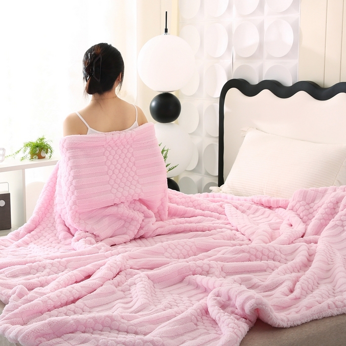 91家纺网 家纺一手货源 找家纺 巴木赫 2024新款舒棉绒点点塔芙绒双层配色羊羔绒沙发盖毯 浅粉配色