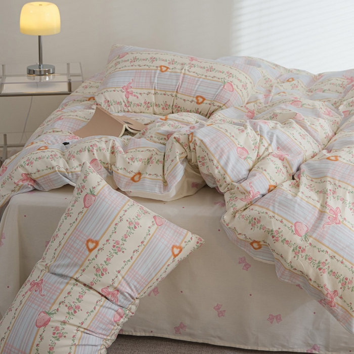 91家纺网 家纺一手货源 找家纺 布可家纺 2025新款水洗棉印花四件套 草莓蝴蝶结