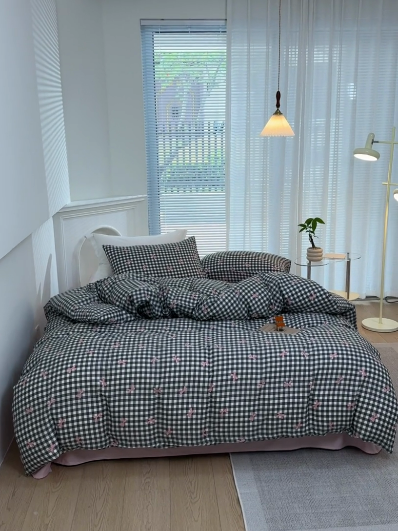 91家纺网 家纺一手货源 找家纺 布可家纺 2025新款水洗棉印花四件套 灰格蝴蝶结