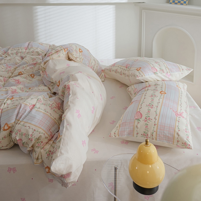 91家纺网 家纺一手货源 找家纺 布可家纺 2025新款水洗棉印花四件套 草莓蝴蝶结