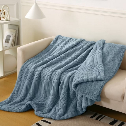 91家纺网 家纺一手货源 找家纺 （总）巴木赫 2024新款舒棉绒点点塔芙绒双层配色羊羔绒沙发盖毯