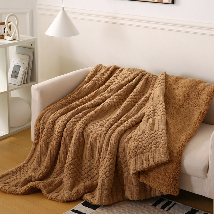 91家纺网 家纺一手货源 找家纺 （总）巴木赫 2024新款舒棉绒点点塔芙绒双层配色羊羔绒沙发盖毯