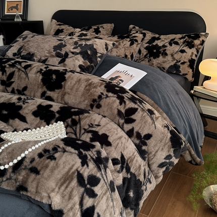 91家纺网 家纺一手货源 找家纺 丝印良品 2024秋冬新款丹麦兔毛绒牛奶绒四件套简爱-灰