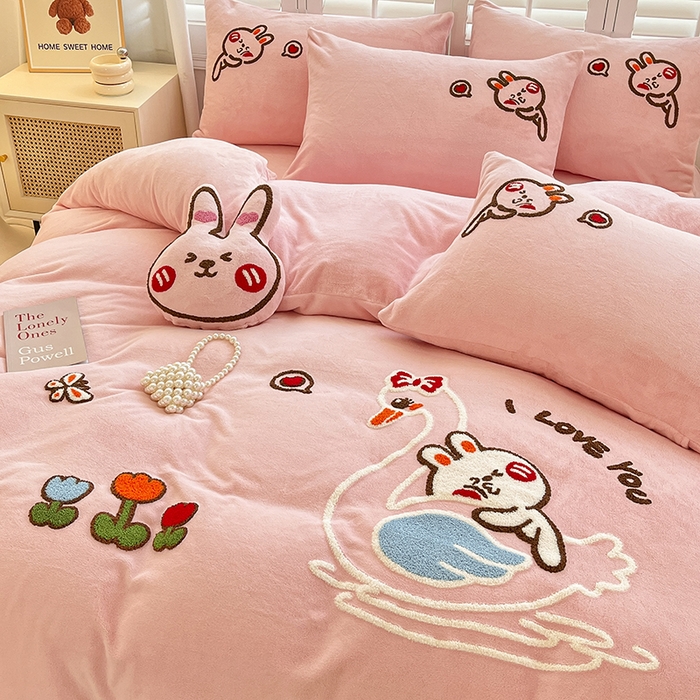 91家纺网 家纺一手货源 找家纺 （总）美梦莱 2024新款高克重牛奶绒全消光牛奶绒套件卡通绣花四件套