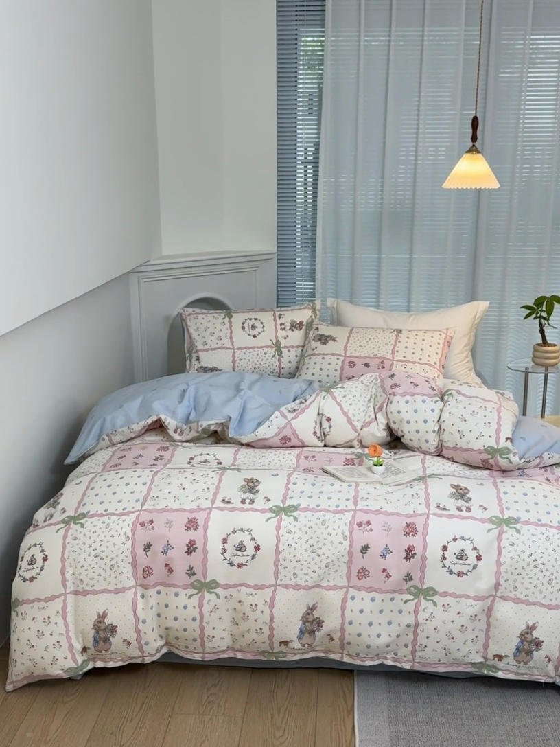 91家纺网 家纺一手货源 找家纺 布可家纺 2025新款水洗棉印花四件套 粉格子兔